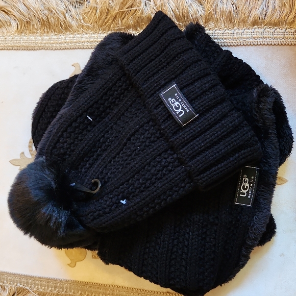 UGG Accessories - NEW UGG HAT AND INFINITY SCARF SET
